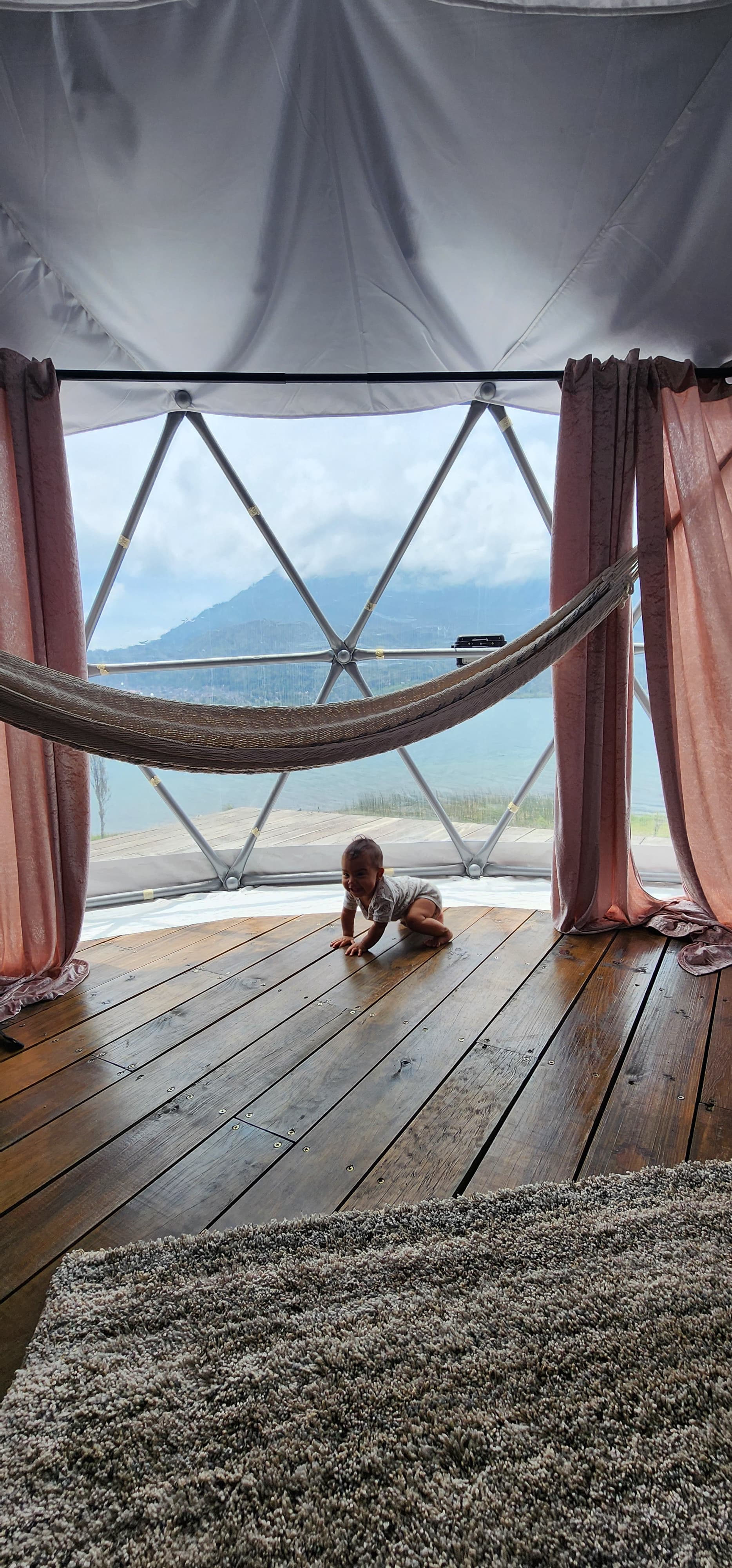 Instalacinoes seguras, aptas para niños en el glamping de Atitlan Guatemala Villaney